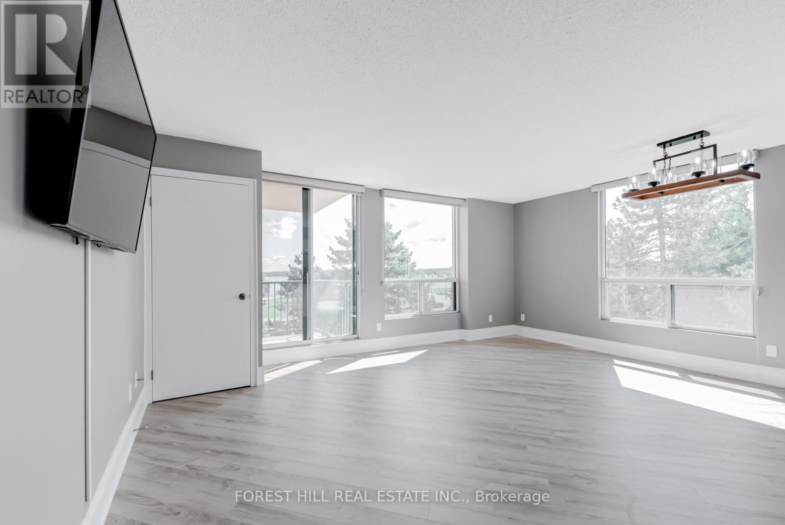 Photo 6 of 410 75 Ellen Street, Barrie ON