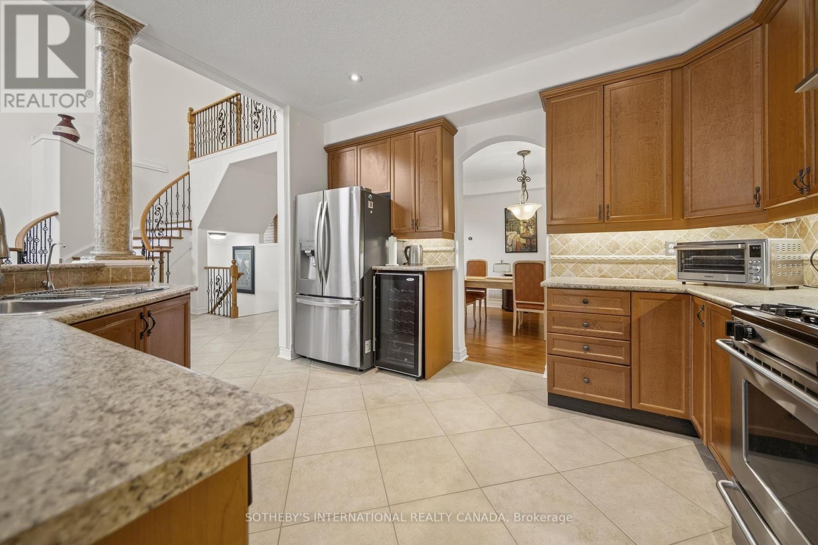 Photo 15 of 12 Parisian Crescent, Barrie ON