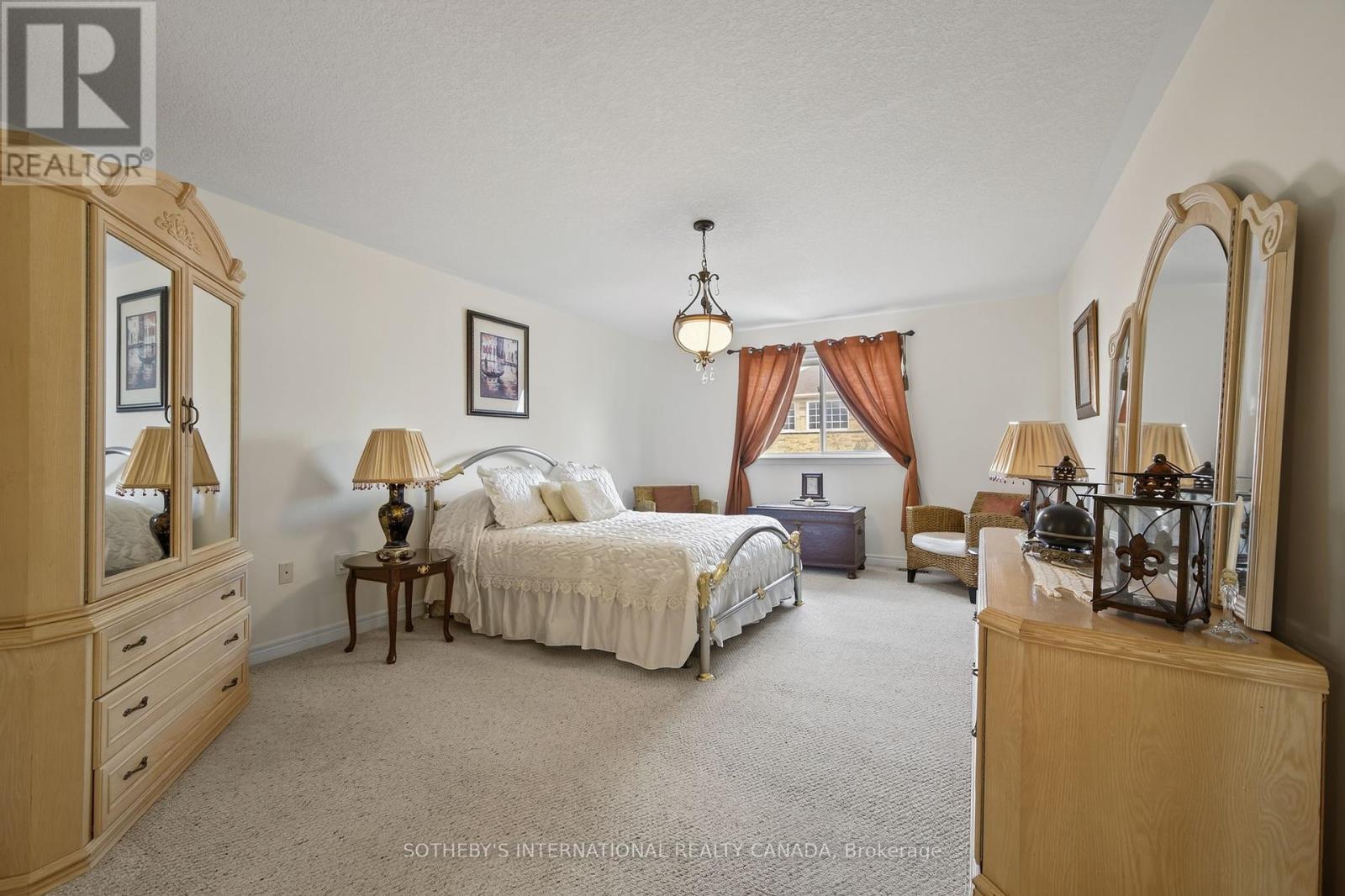 Photo 17 of 12 Parisian Crescent, Barrie ON