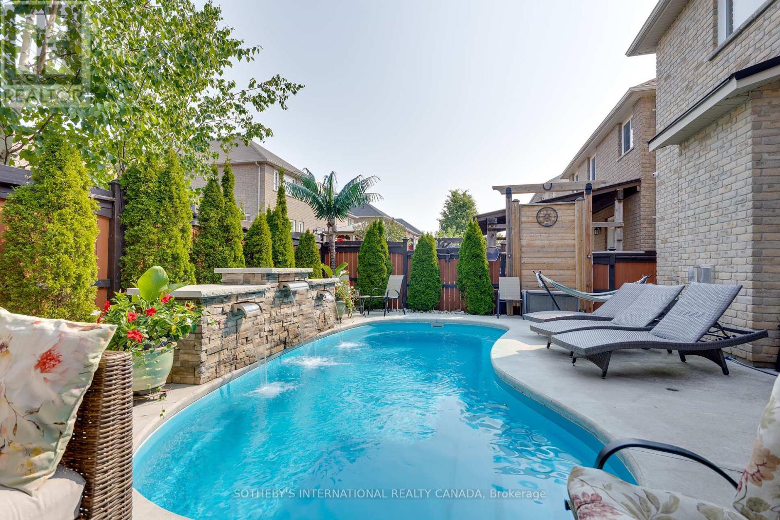 Photo 25 of 12 Parisian Crescent, Barrie ON