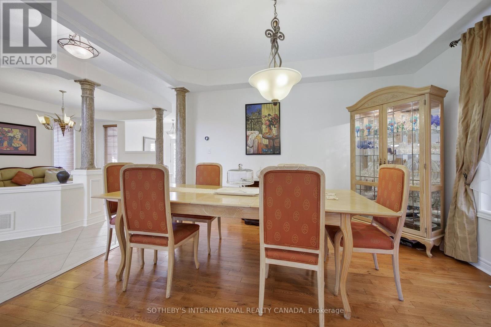 Photo 7 of 12 Parisian Crescent, Barrie ON