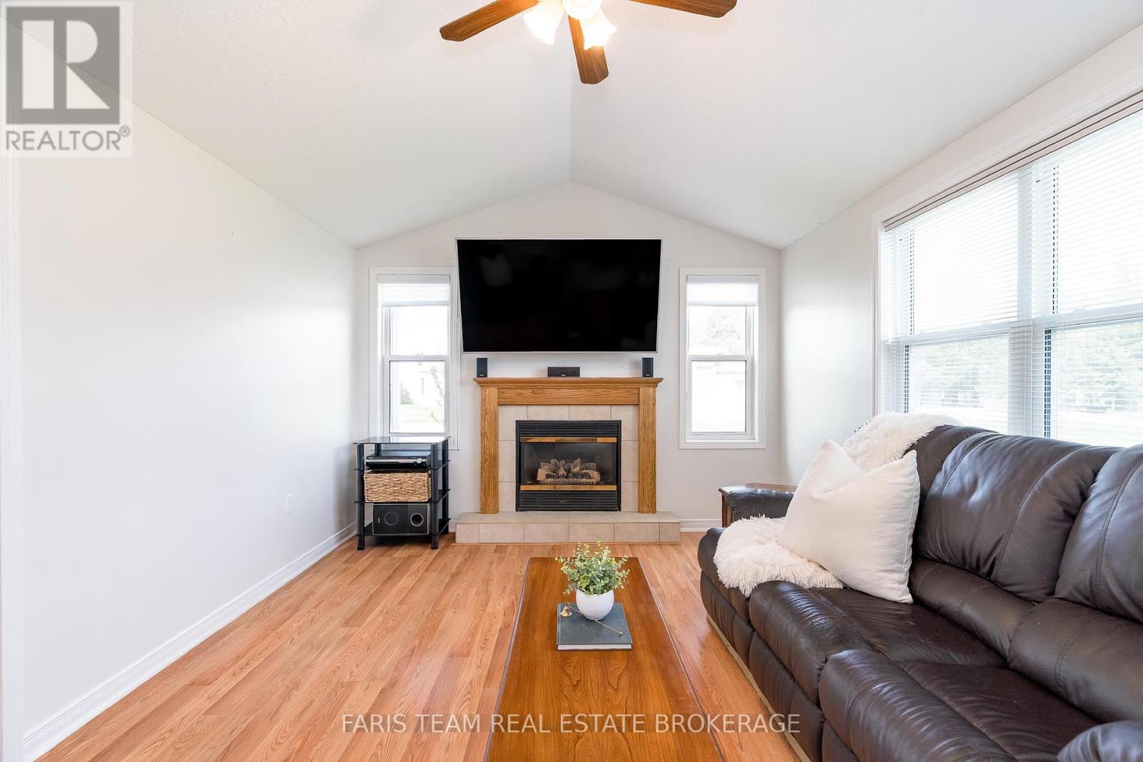 Photo 10 of 30 Indiana Avenue, Wasaga Beach ON