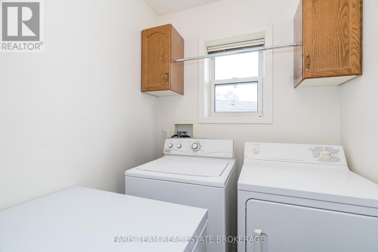Photo 17 of 30 Indiana Avenue, Wasaga Beach ON