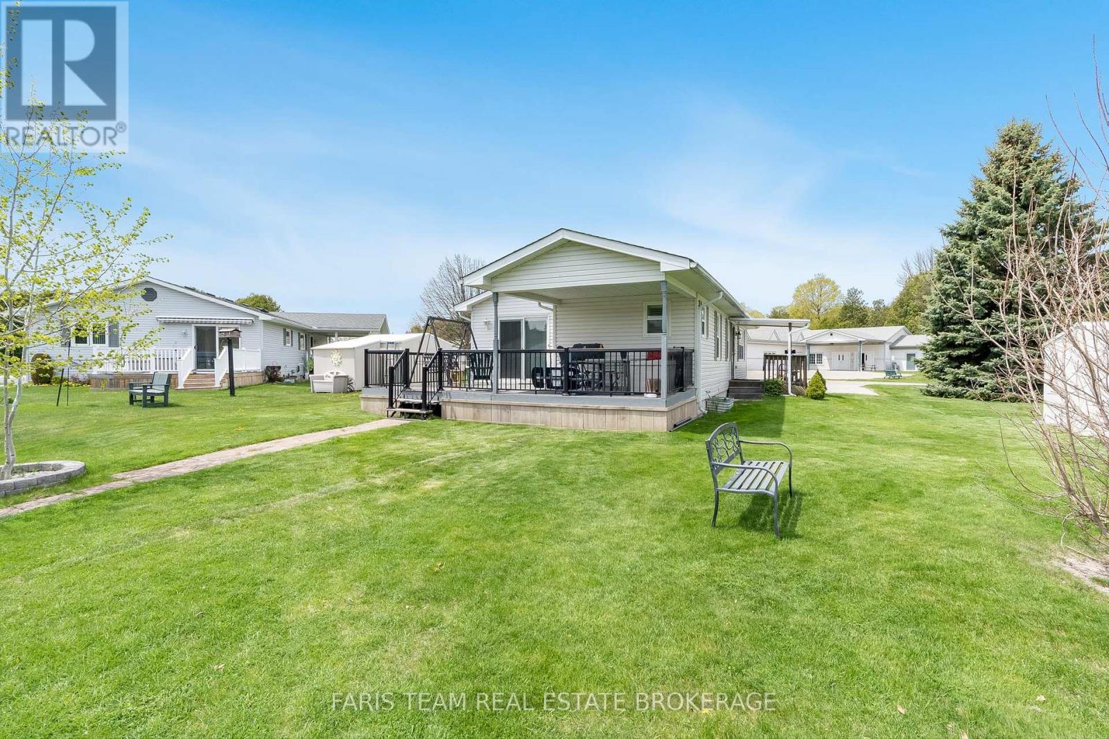 Photo 20 of 30 Indiana Avenue, Wasaga Beach ON