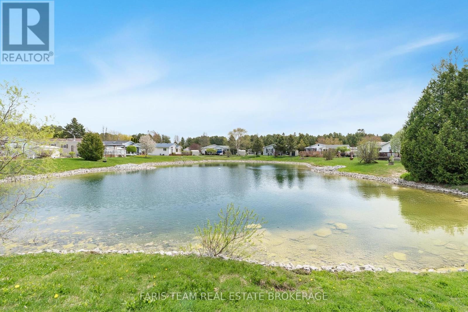 Photo 23 of 30 Indiana Avenue, Wasaga Beach ON