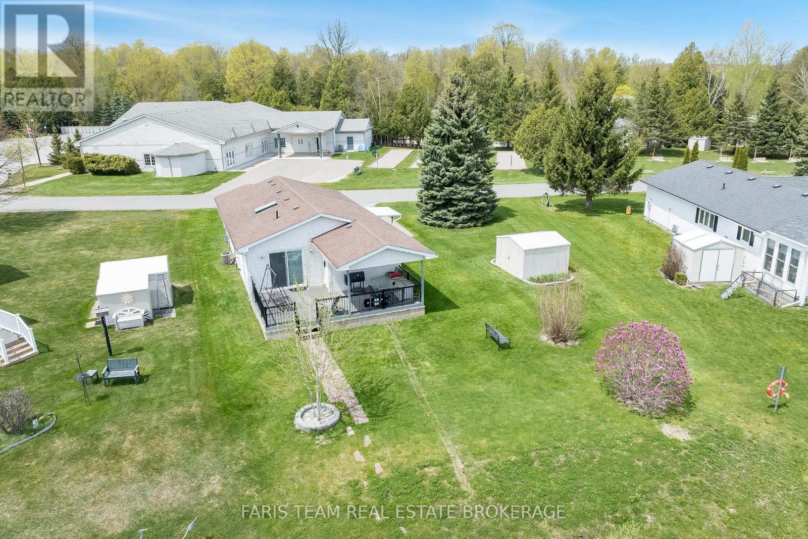 Photo 24 of 30 Indiana Avenue, Wasaga Beach ON