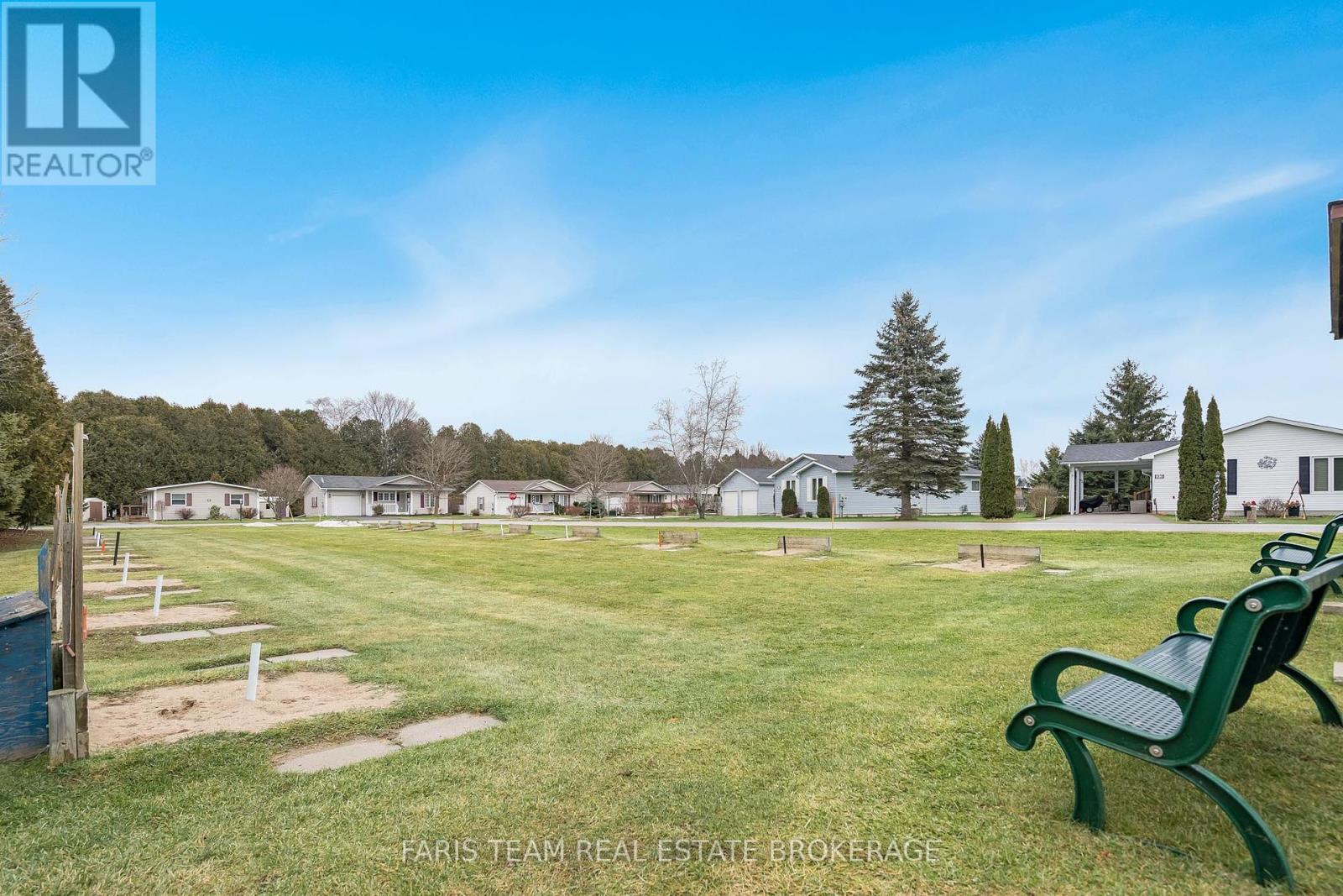 Photo 36 of 30 Indiana Avenue, Wasaga Beach ON