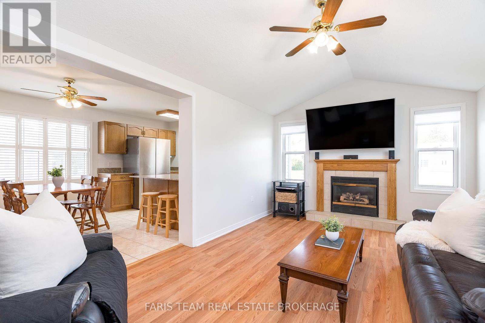 Photo 9 of 30 Indiana Avenue, Wasaga Beach ON