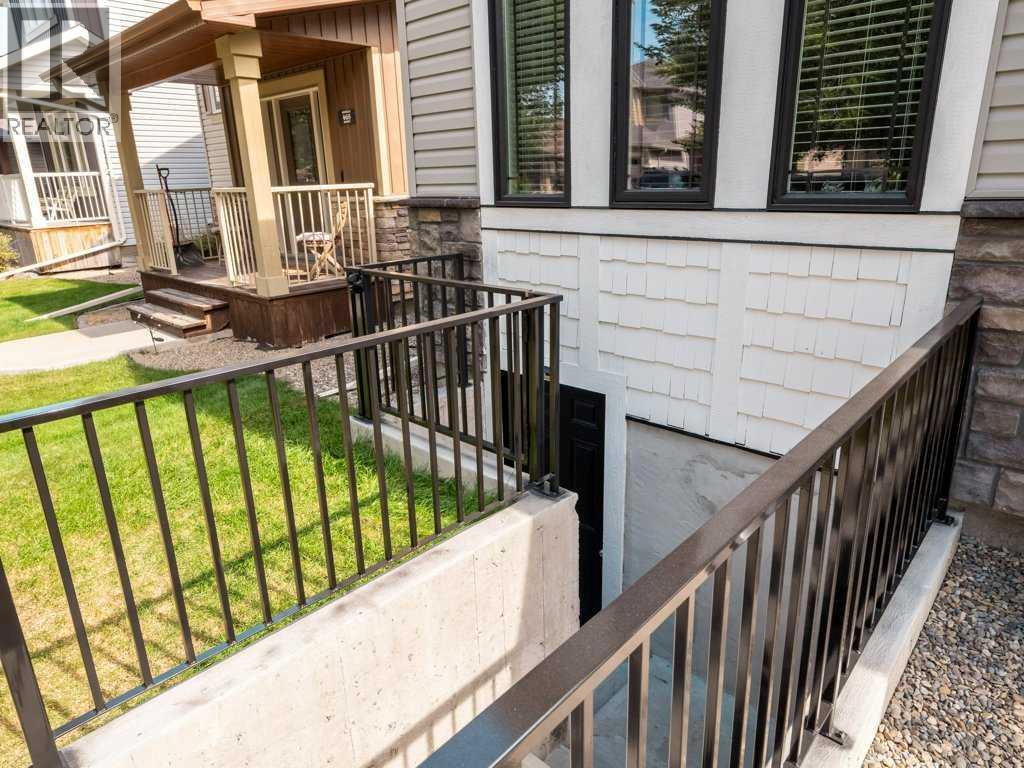 Photo 4 of 461 Lynx Terrace N, Lethbridge AB