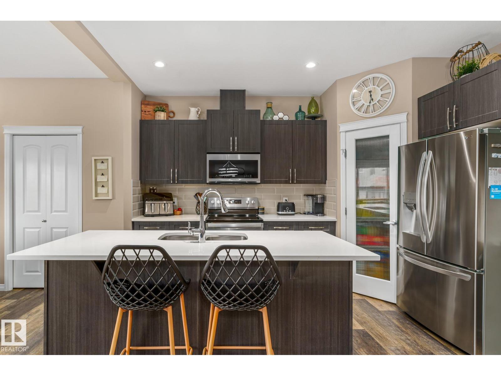 Photo 6 of 2140 51 St Sw, Edmonton AB