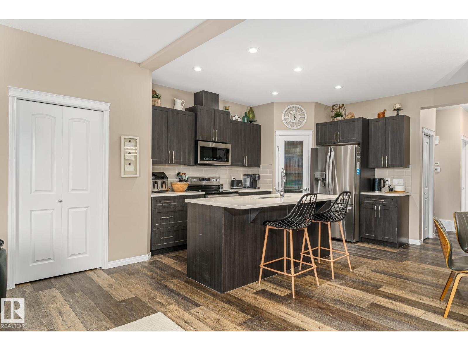 Photo 12 of 2140 51 St Sw, Edmonton AB
