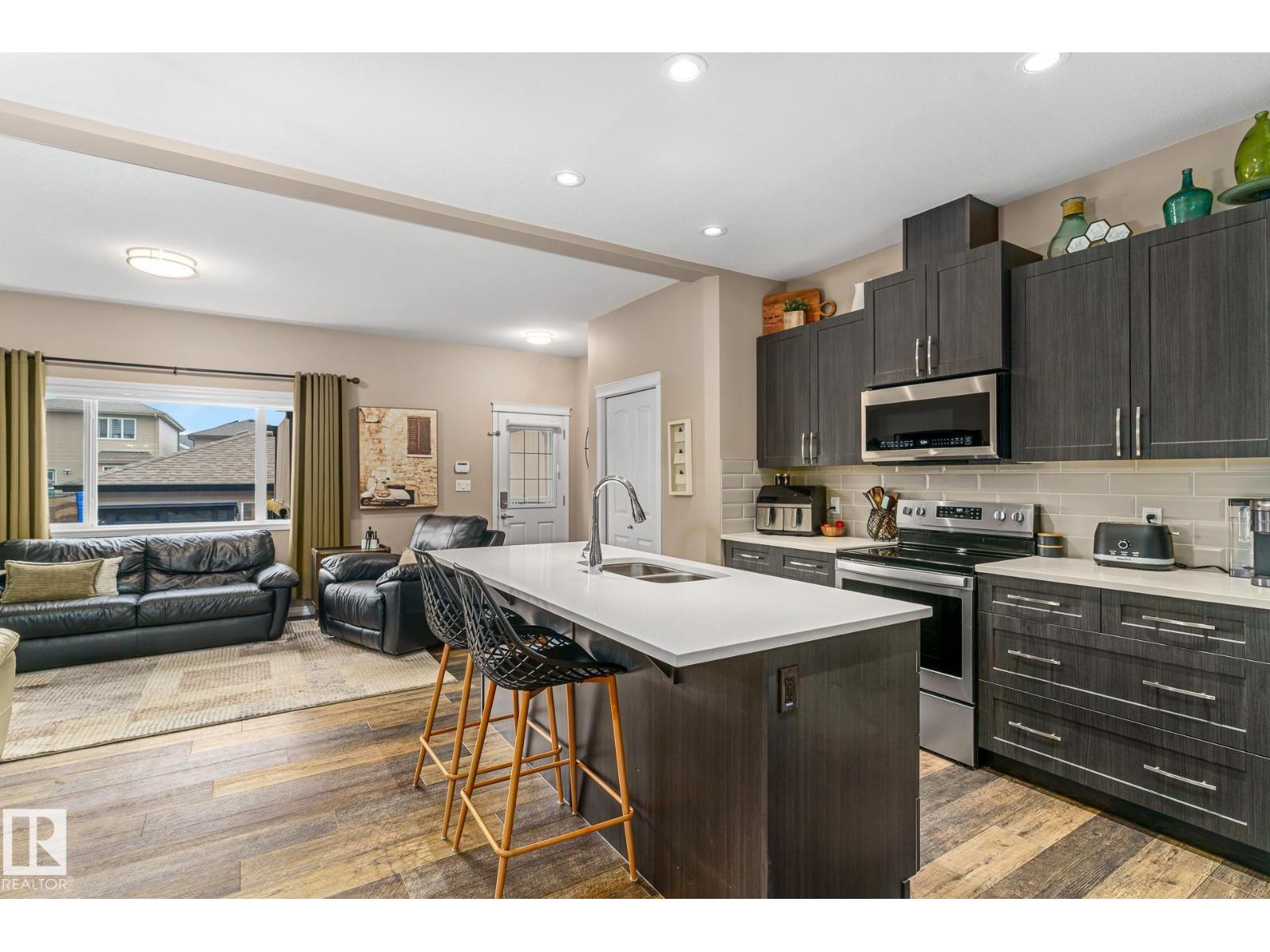 Photo 5 of 2140 51 St Sw, Edmonton AB
