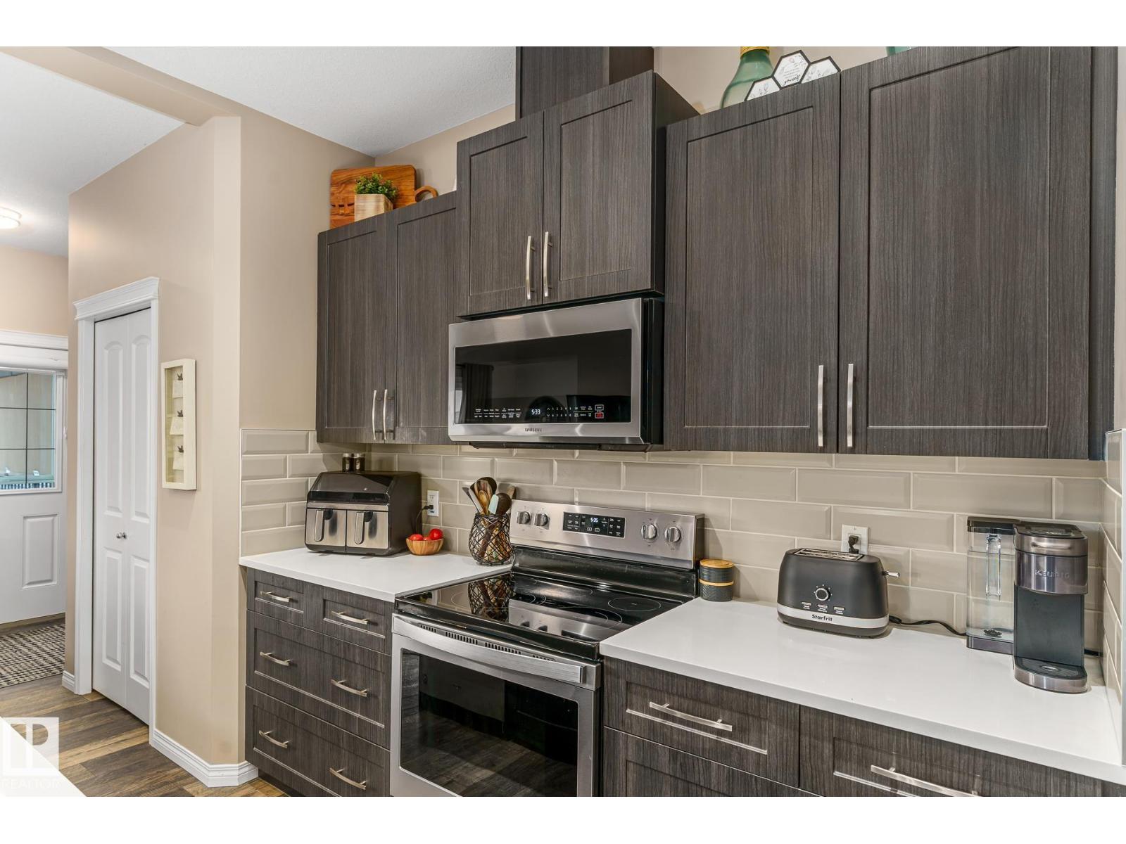 Photo 9 of 2140 51 St Sw, Edmonton AB