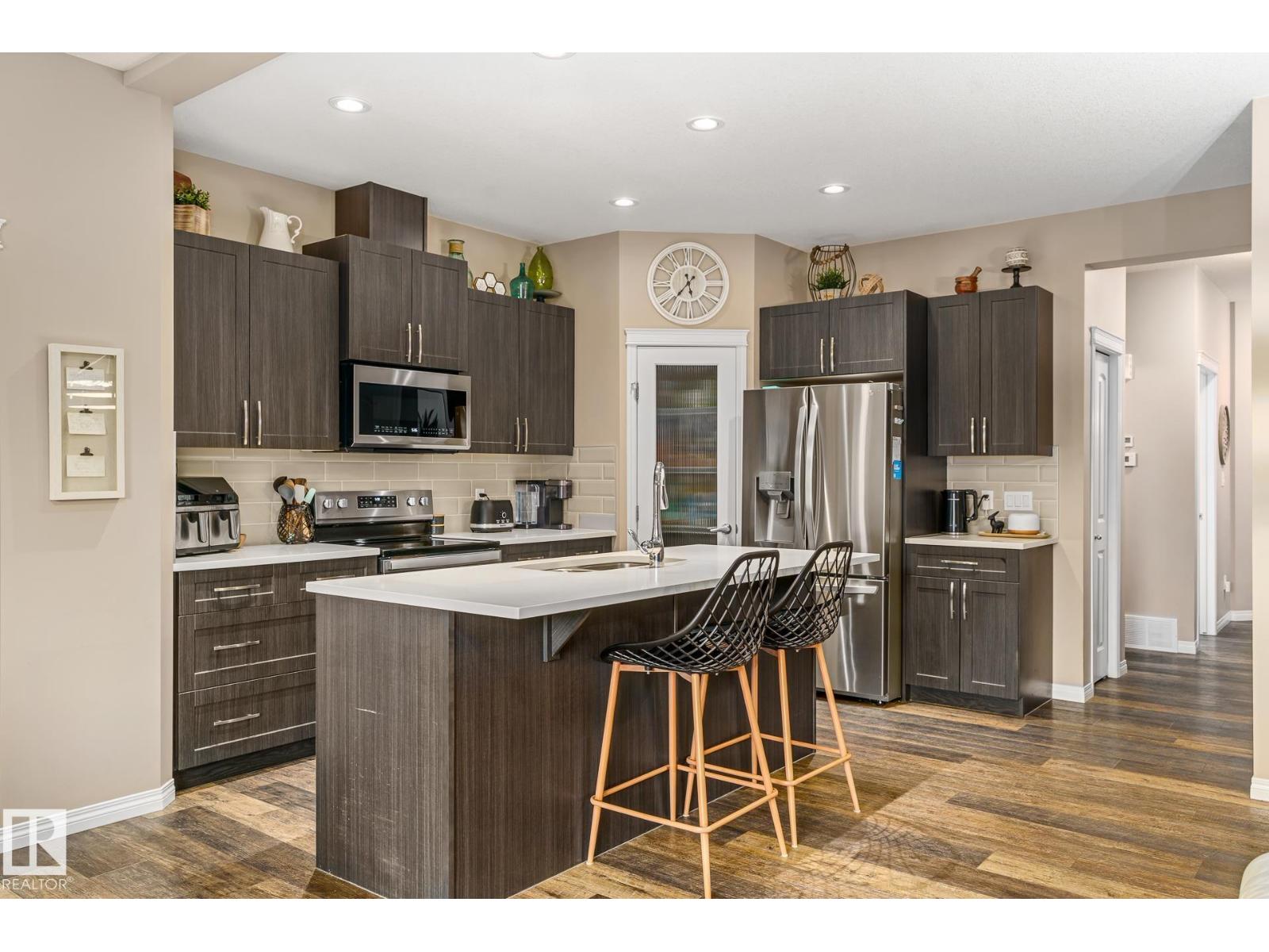 Photo 7 of 2140 51 St Sw, Edmonton AB