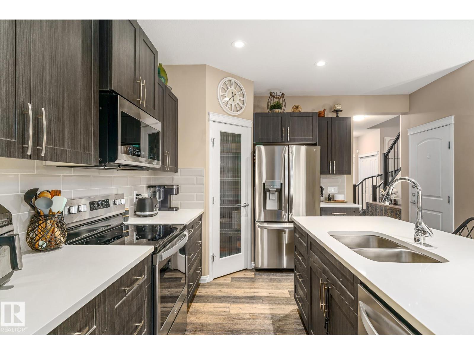 Photo 8 of 2140 51 St Sw, Edmonton AB