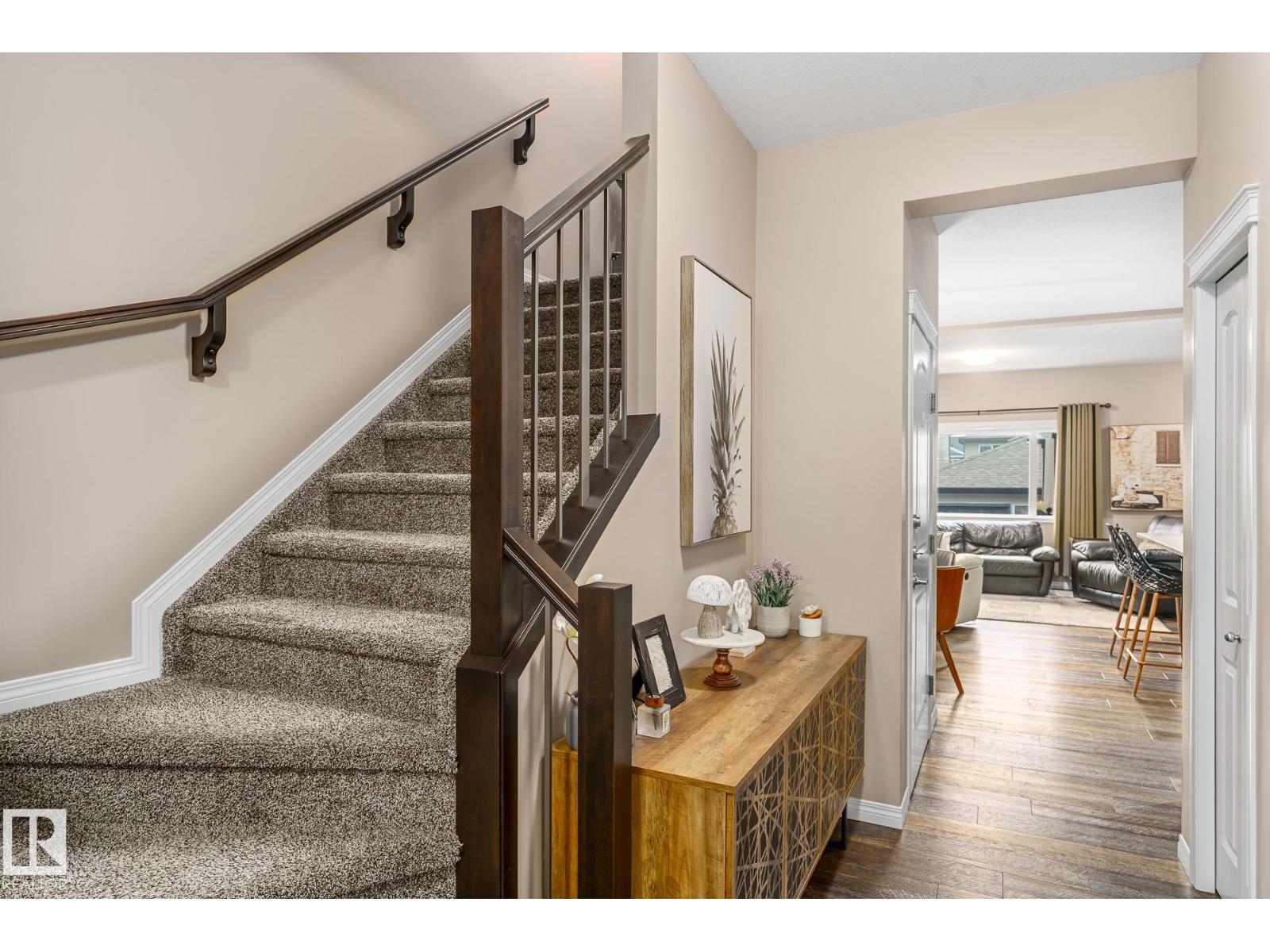 Photo 4 of 2140 51 St Sw, Edmonton AB