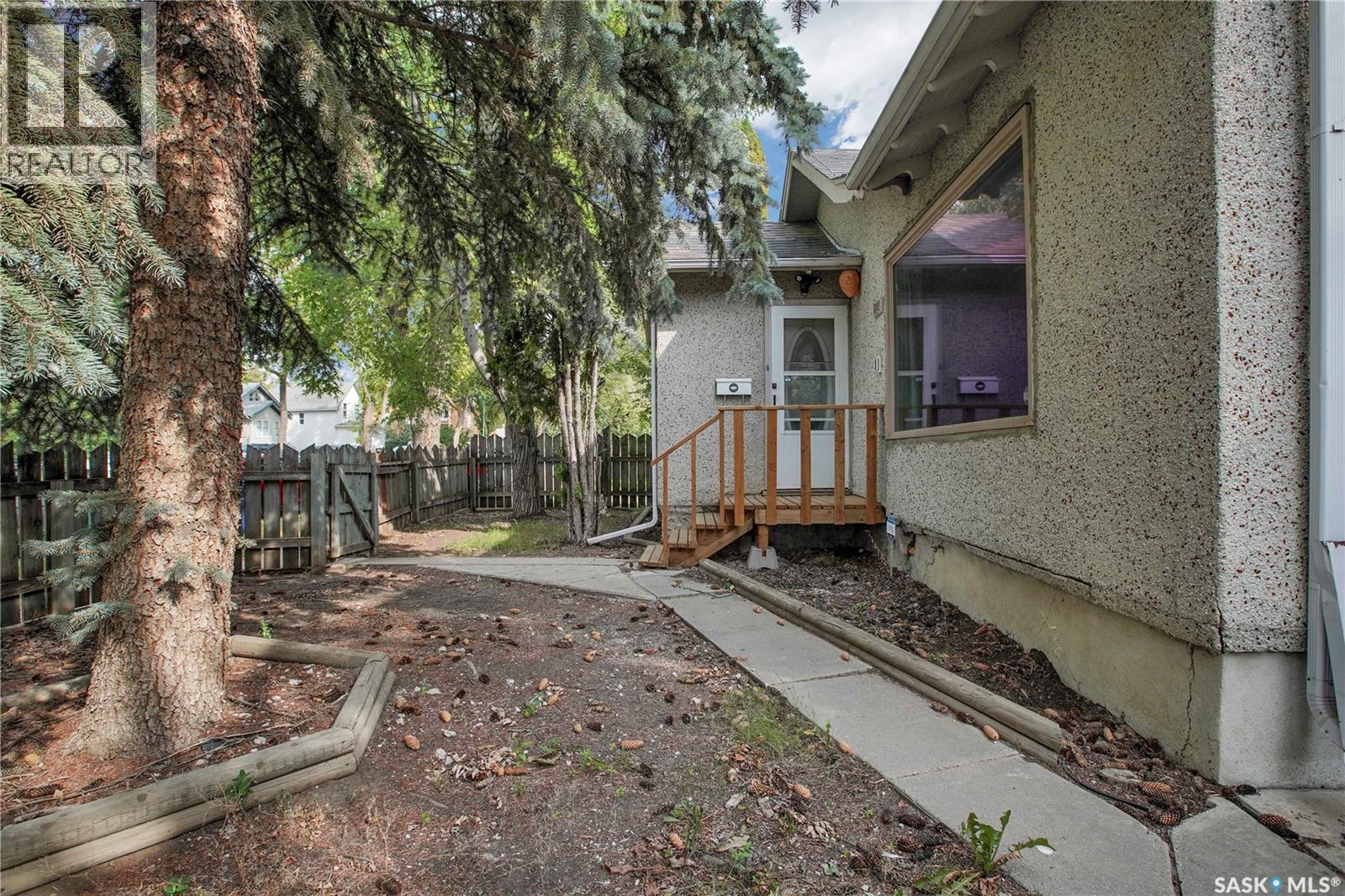 Photo 16 of 226 N Avenue S, Saskatoon SK