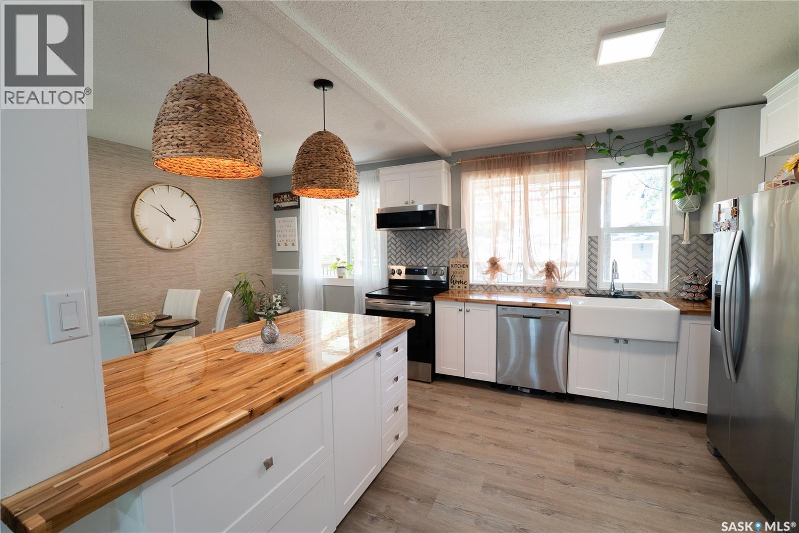Photo 10 of 441 Q Avenue N, Saskatoon SK