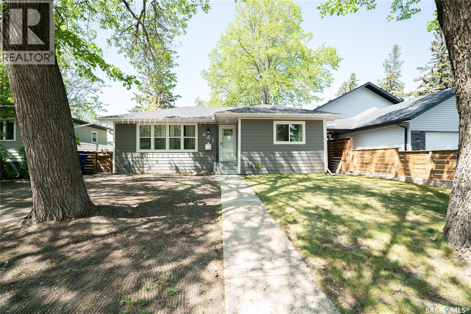 Photo 2 of 441 Q Avenue N, Saskatoon SK