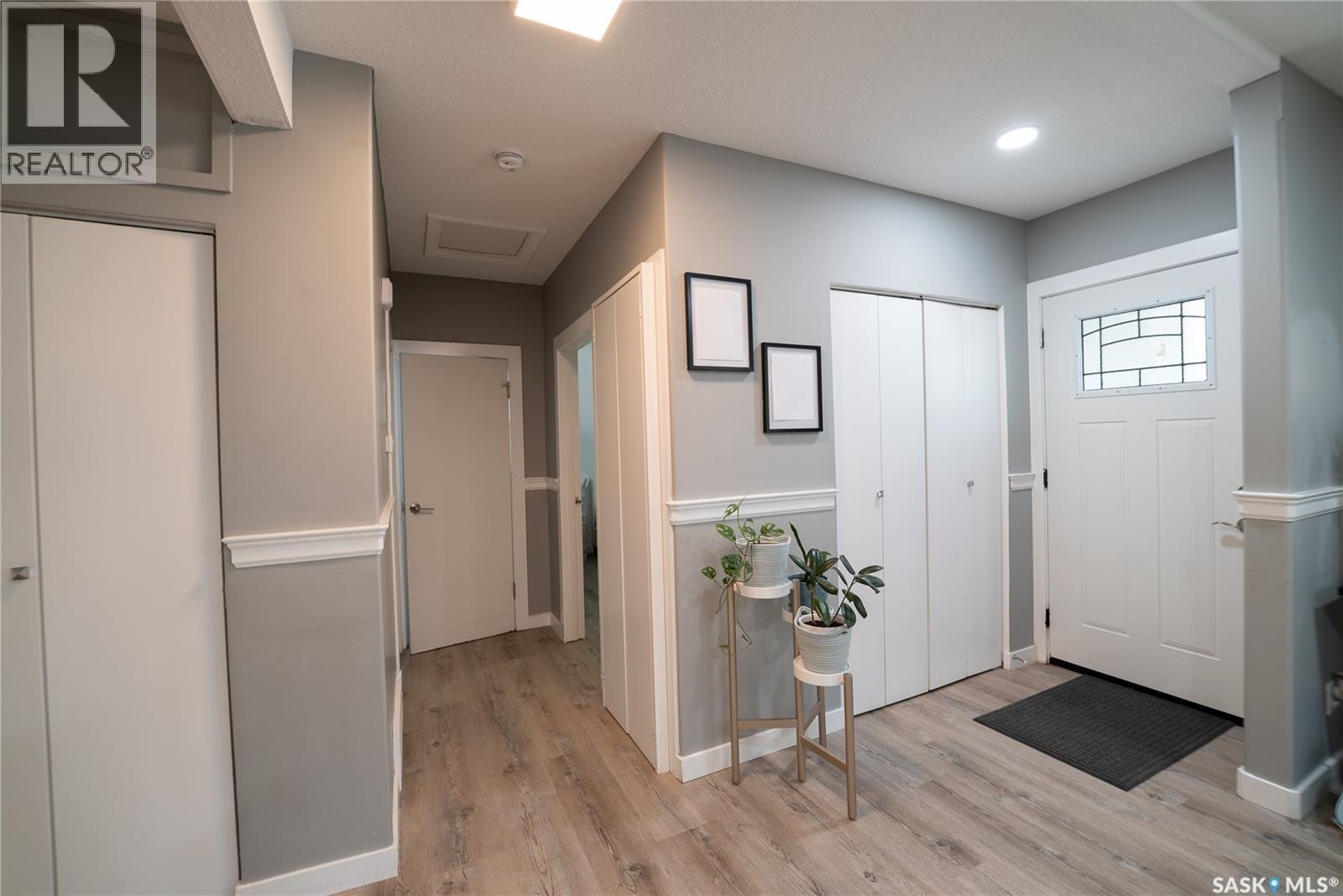 Photo 3 of 441 Q Avenue N, Saskatoon SK