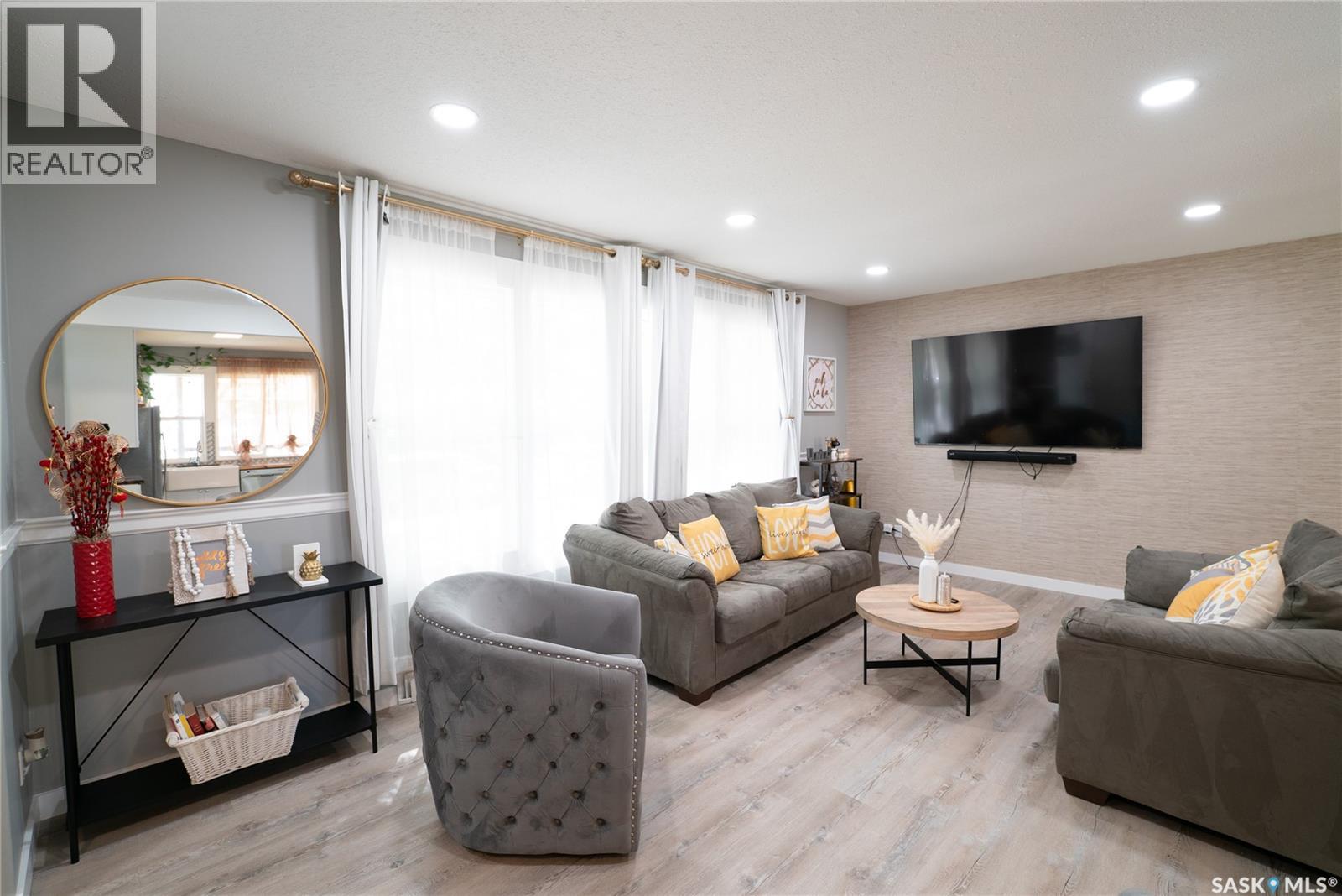 Photo 5 of 441 Q Avenue N, Saskatoon SK