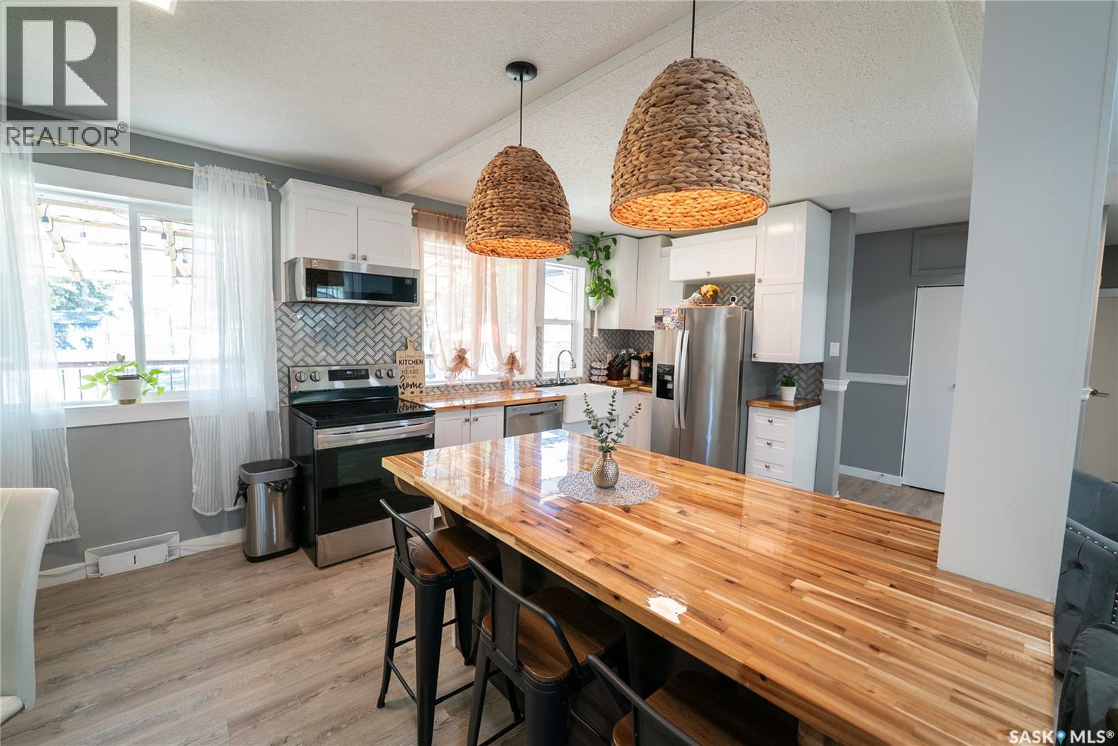 Photo 9 of 441 Q Avenue N, Saskatoon SK