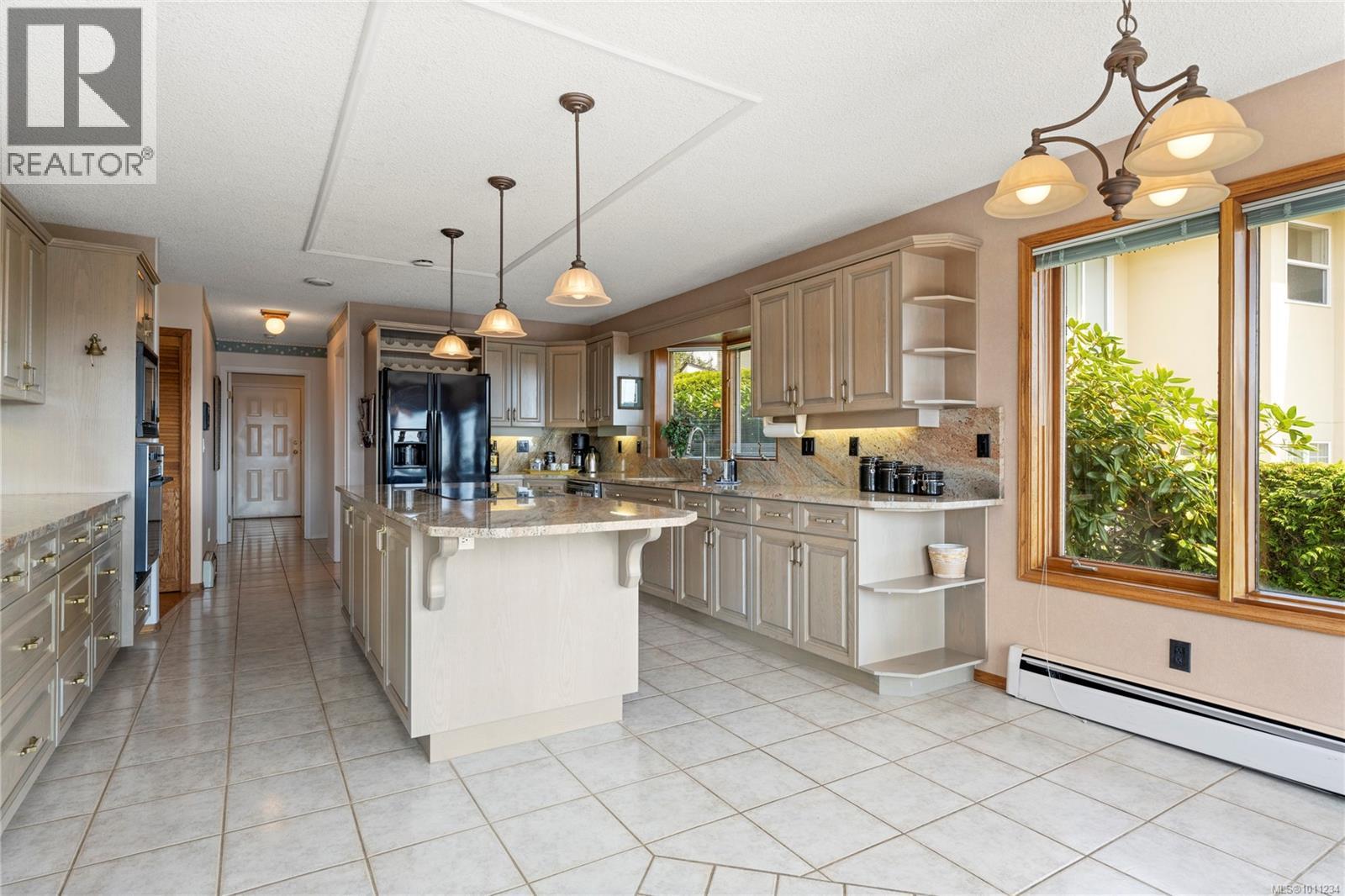 Photo 10 of 3303 Wavecrest Dr, Nanaimo BC