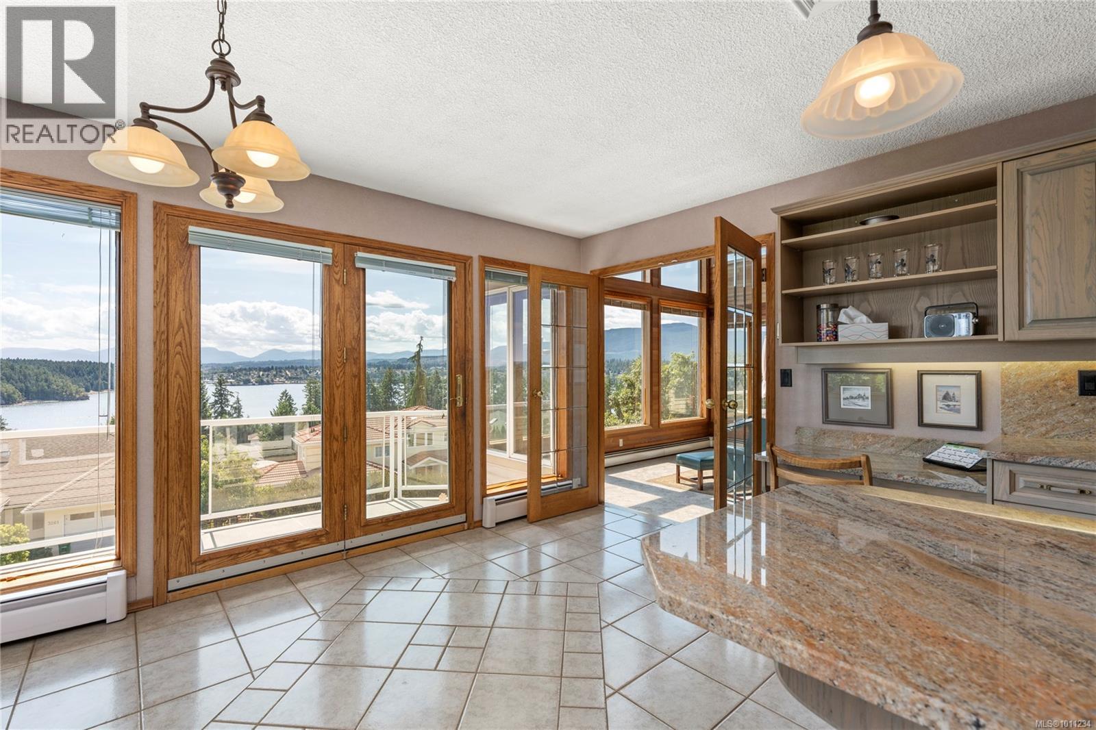 Photo 13 of 3303 Wavecrest Dr, Nanaimo BC