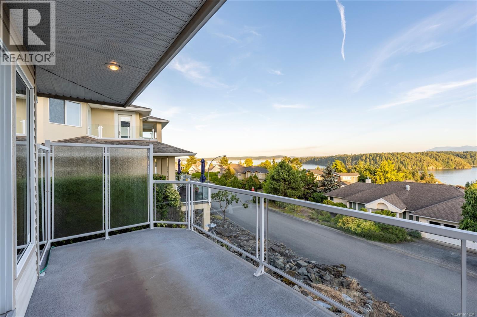 Photo 16 of 3303 Wavecrest Dr, Nanaimo BC