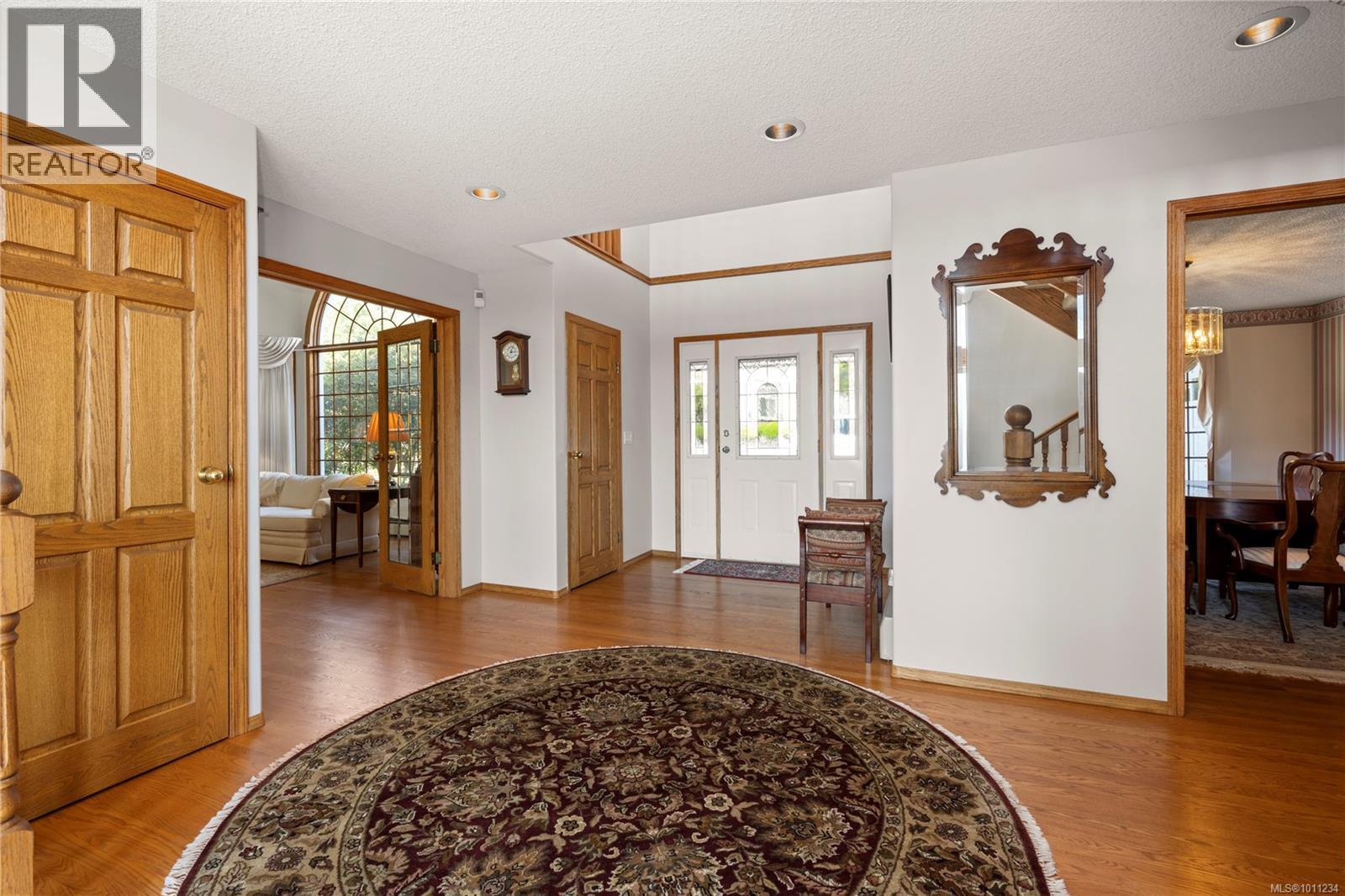 Photo 3 of 3303 Wavecrest Dr, Nanaimo BC