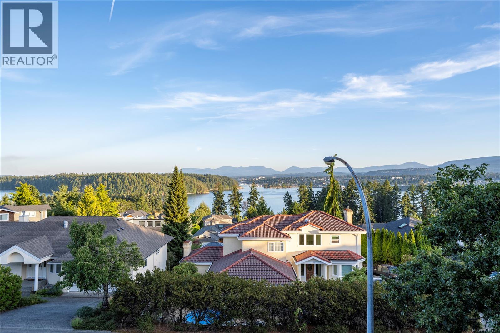 Photo 35 of 3303 Wavecrest Dr, Nanaimo BC