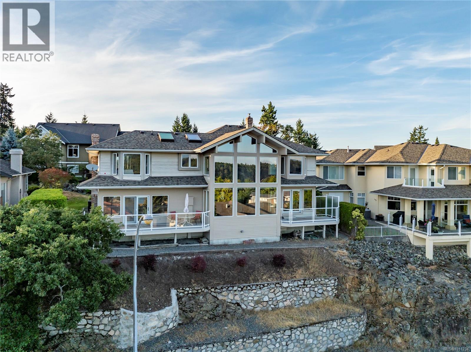 Photo 81 of 3303 Wavecrest Dr, Nanaimo BC