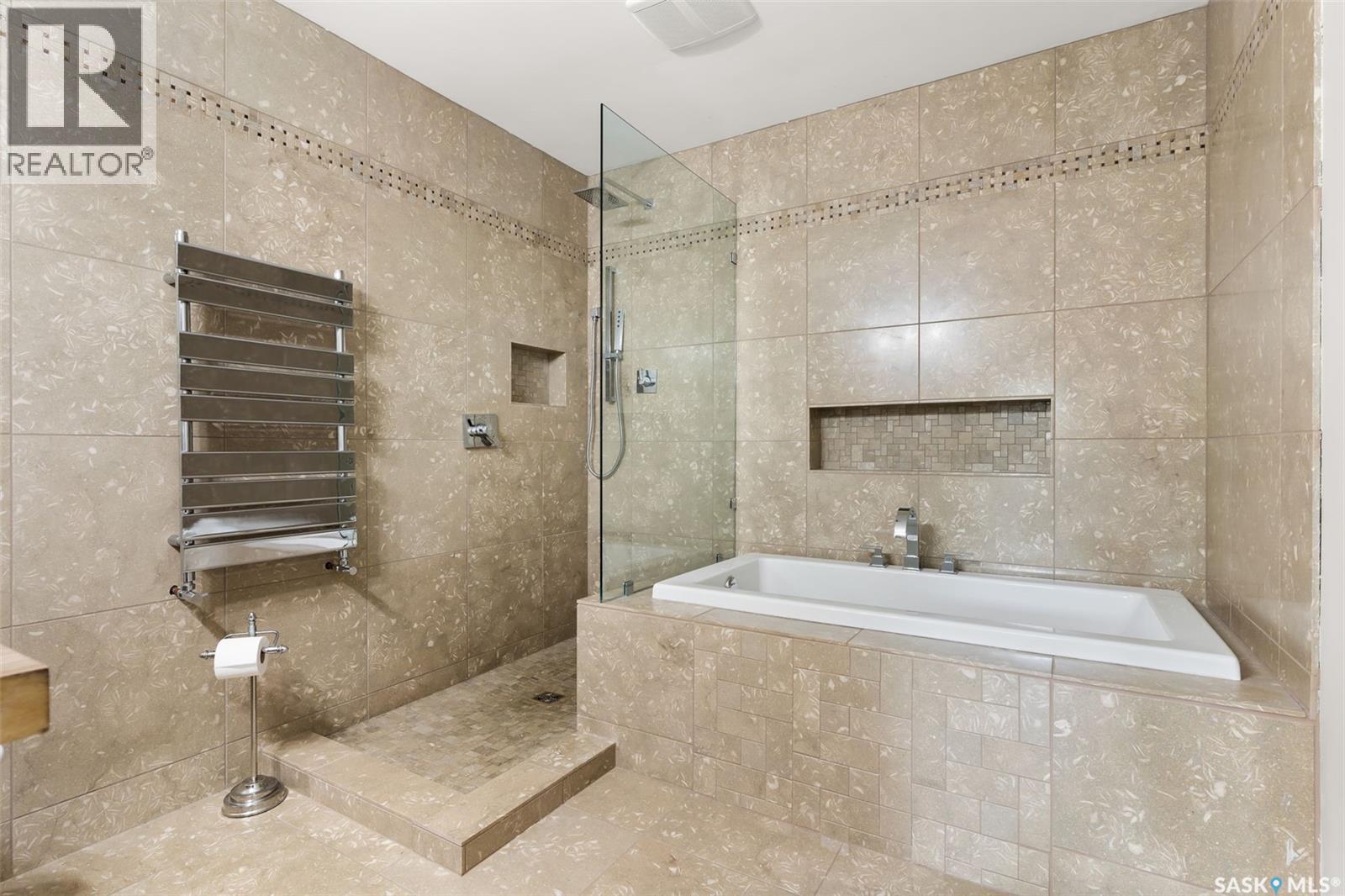 Photo 16 of 118 Langley Street, Regina SK