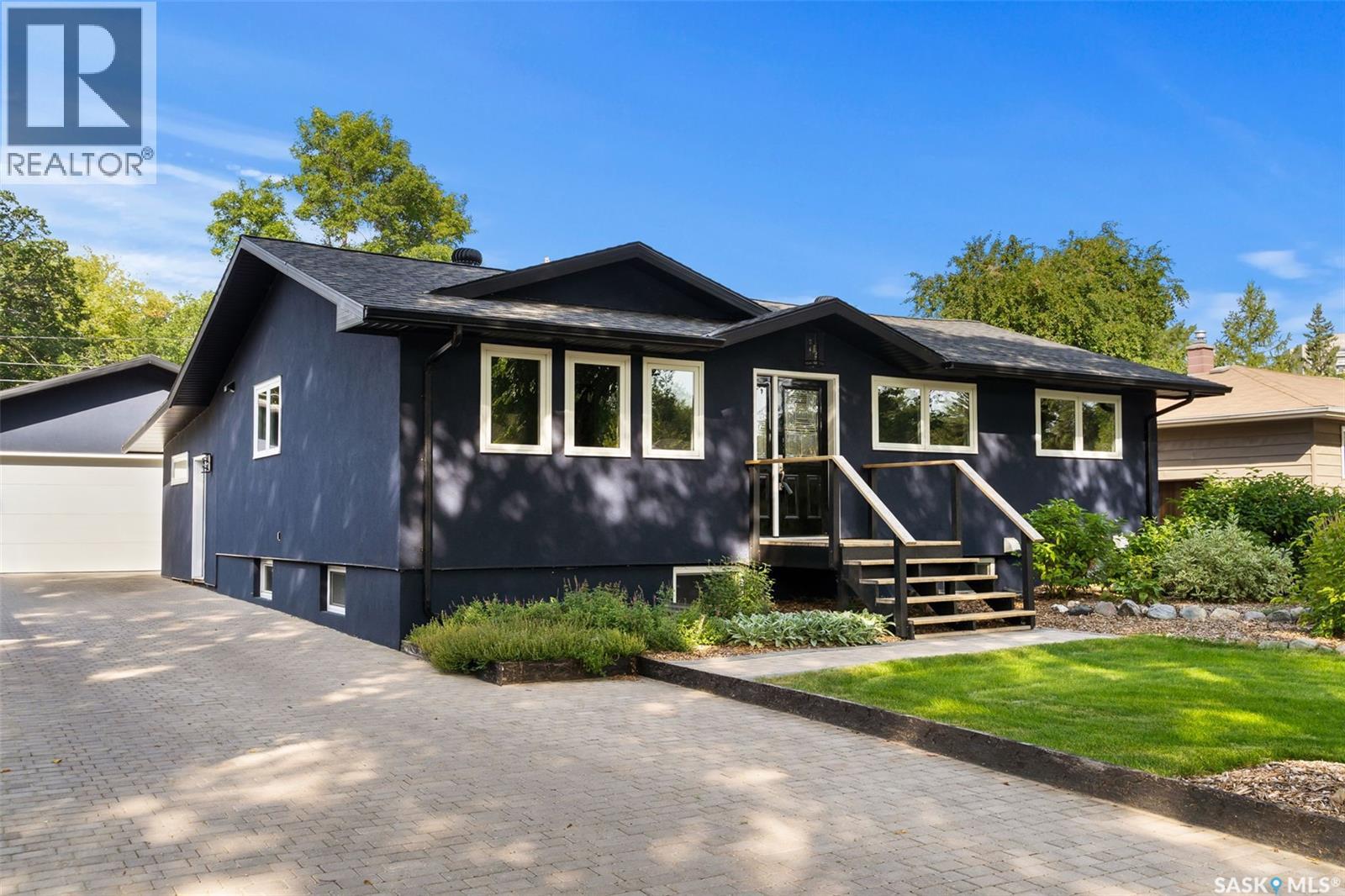 Photo 2 of 118 Langley Street, Regina SK