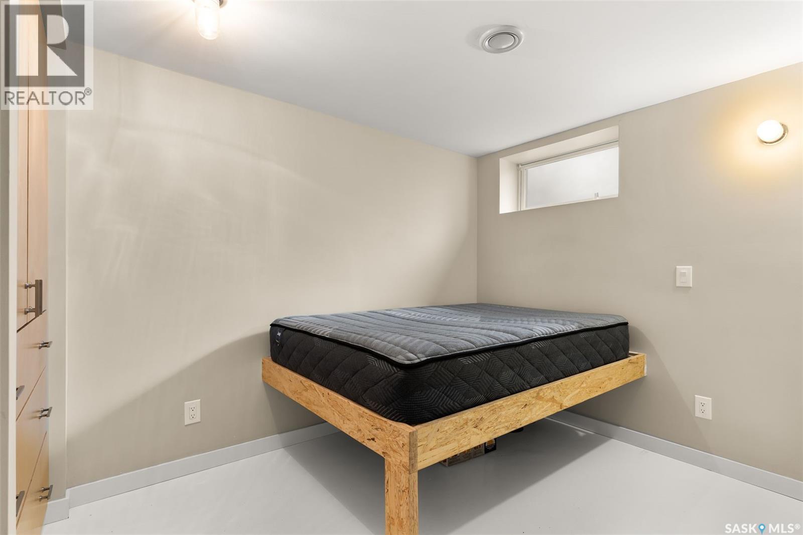 Photo 36 of 118 Langley Street, Regina SK