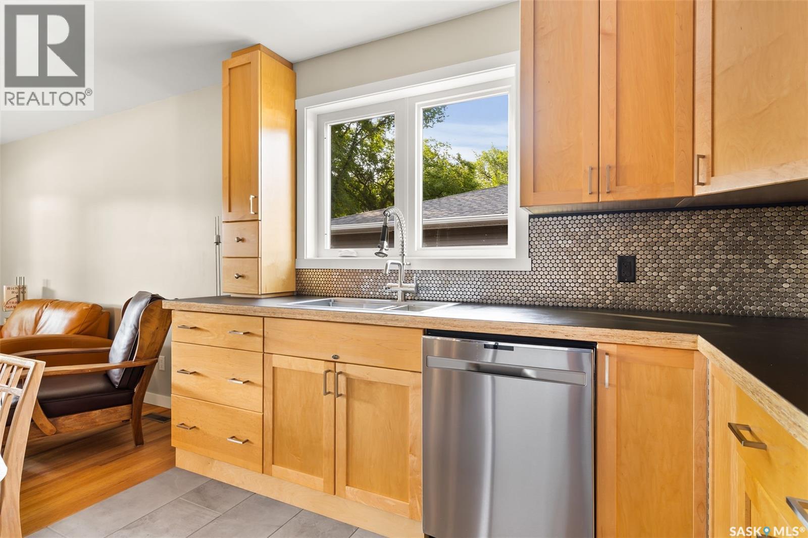 Photo 9 of 118 Langley Street, Regina SK