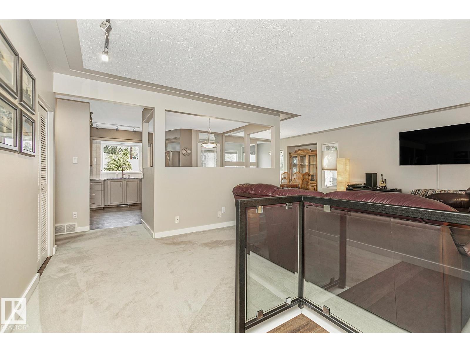 Photo 14 of 4412 107 Av Nw, Edmonton AB