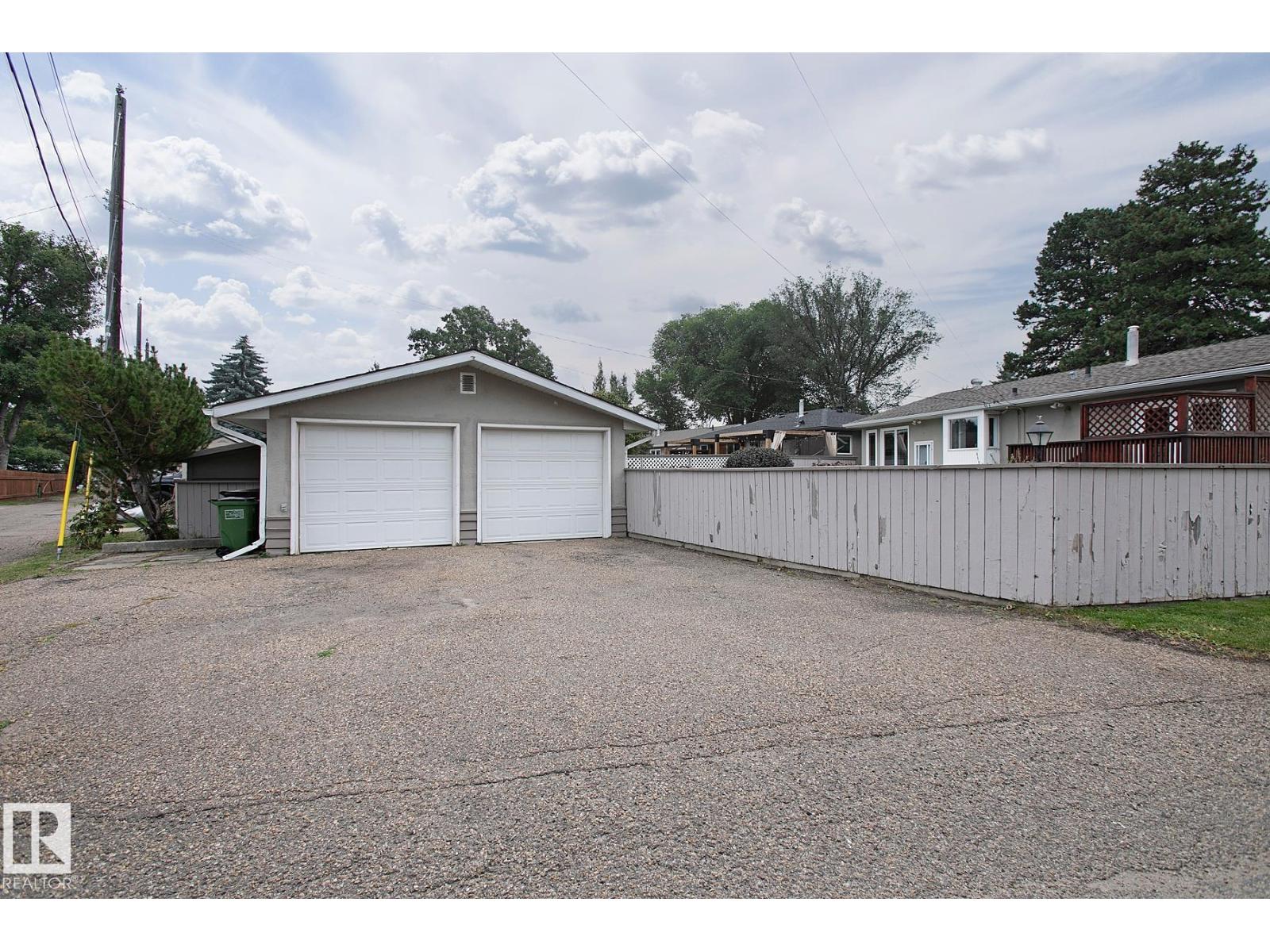 Photo 12 of 4412 107 Av Nw, Edmonton AB