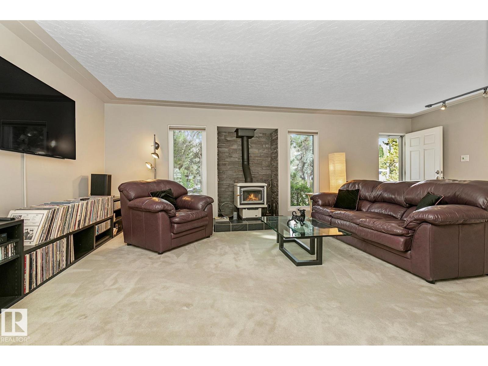 Photo 15 of 4412 107 Av Nw, Edmonton AB
