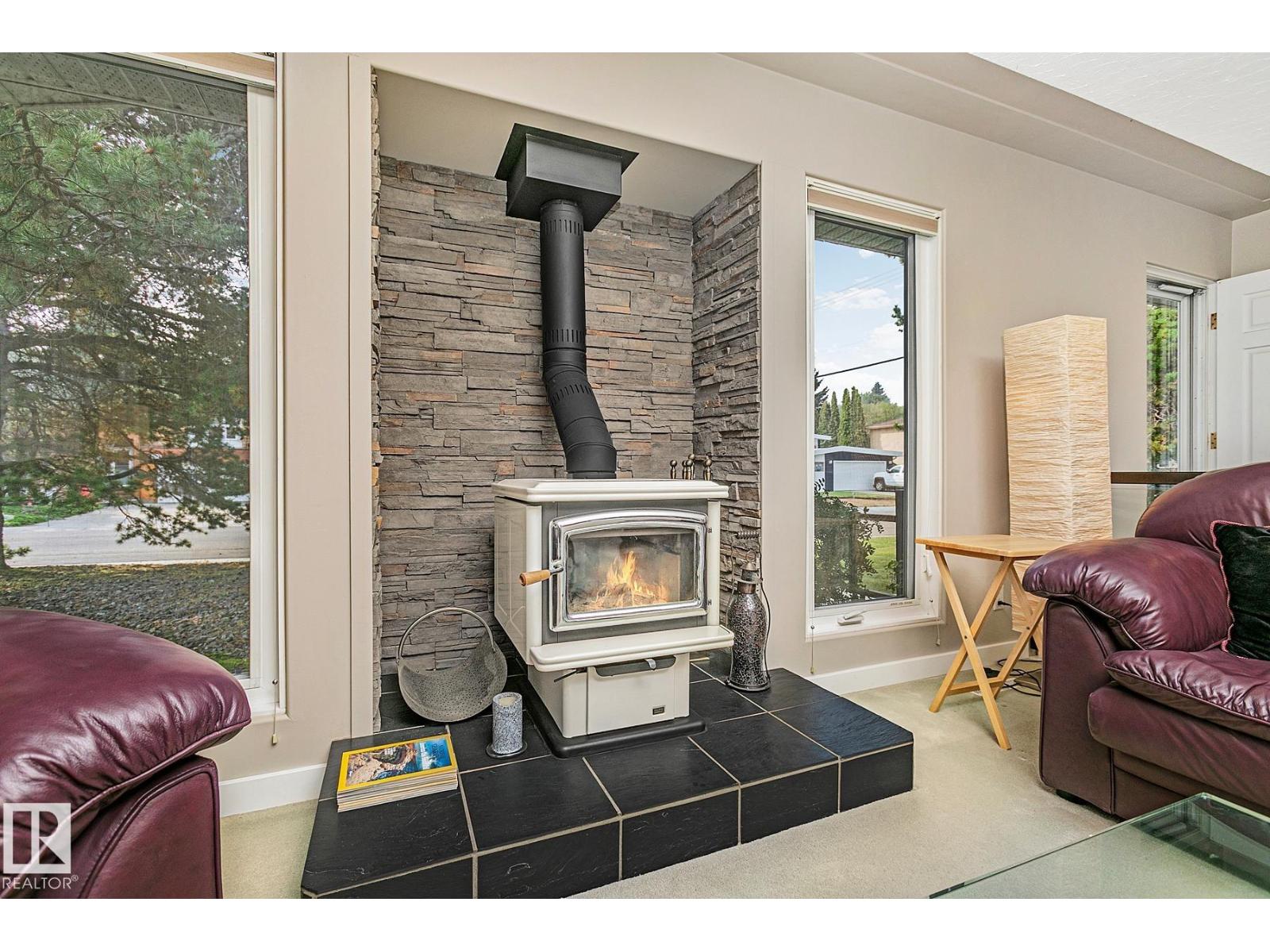 Photo 16 of 4412 107 Av Nw, Edmonton AB