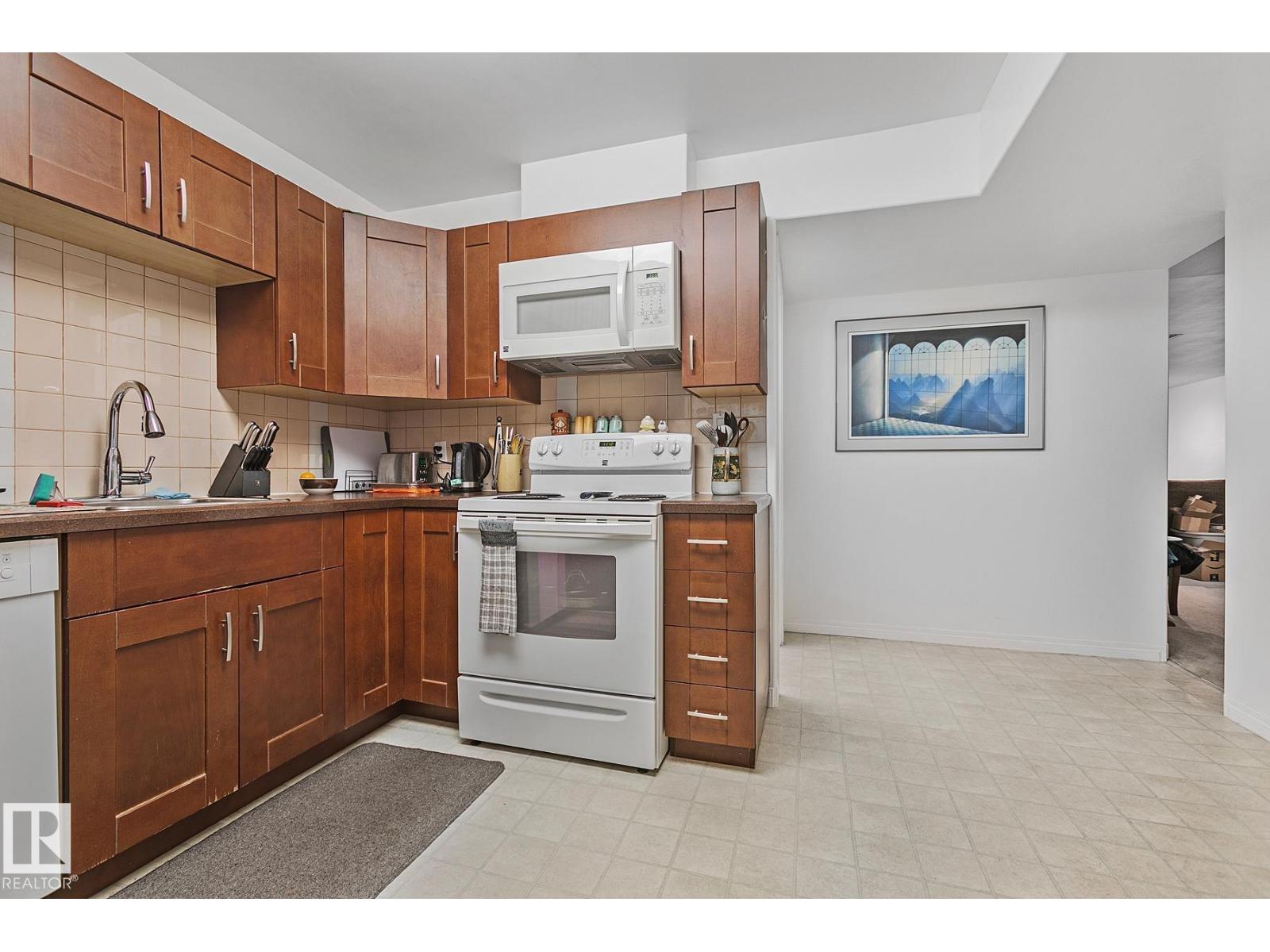 Photo 38 of 4412 107 Av Nw, Edmonton AB