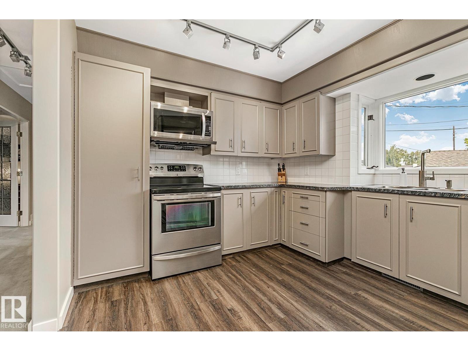 Photo 21 of 4412 107 Av Nw, Edmonton AB