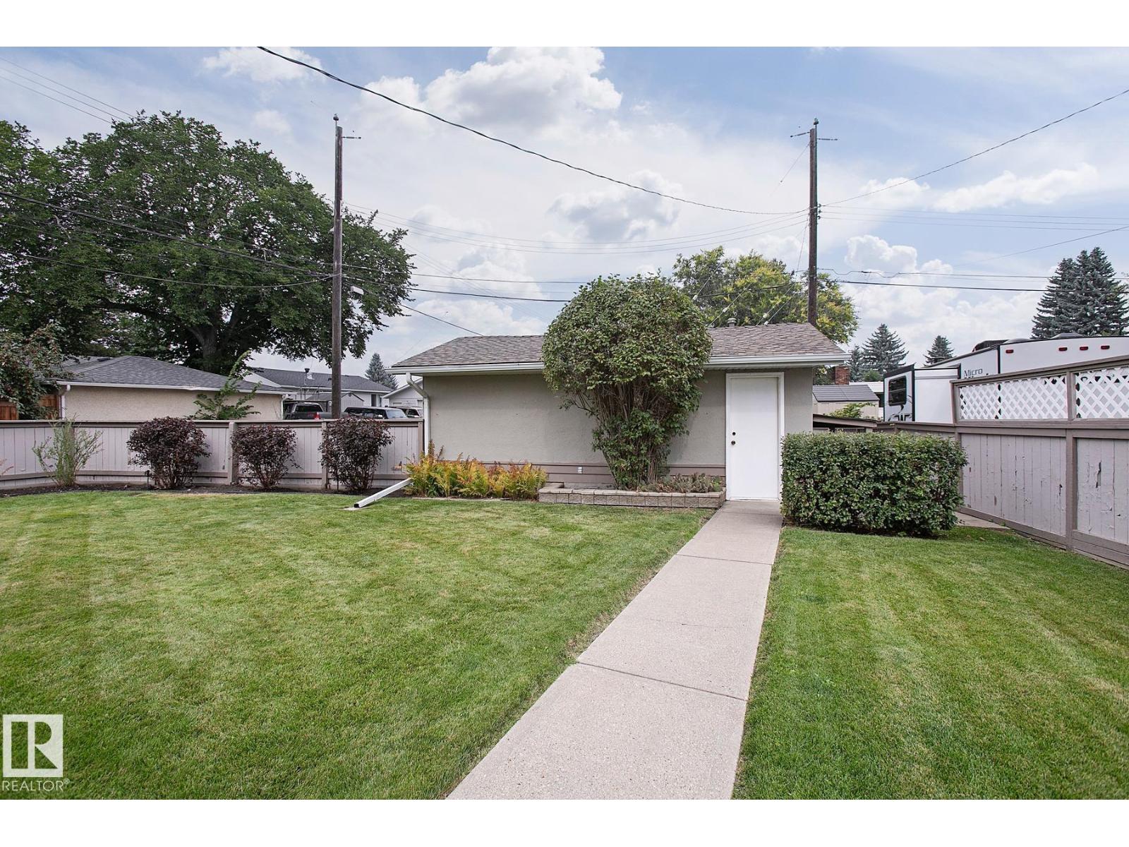 Photo 6 of 4412 107 Av Nw, Edmonton AB