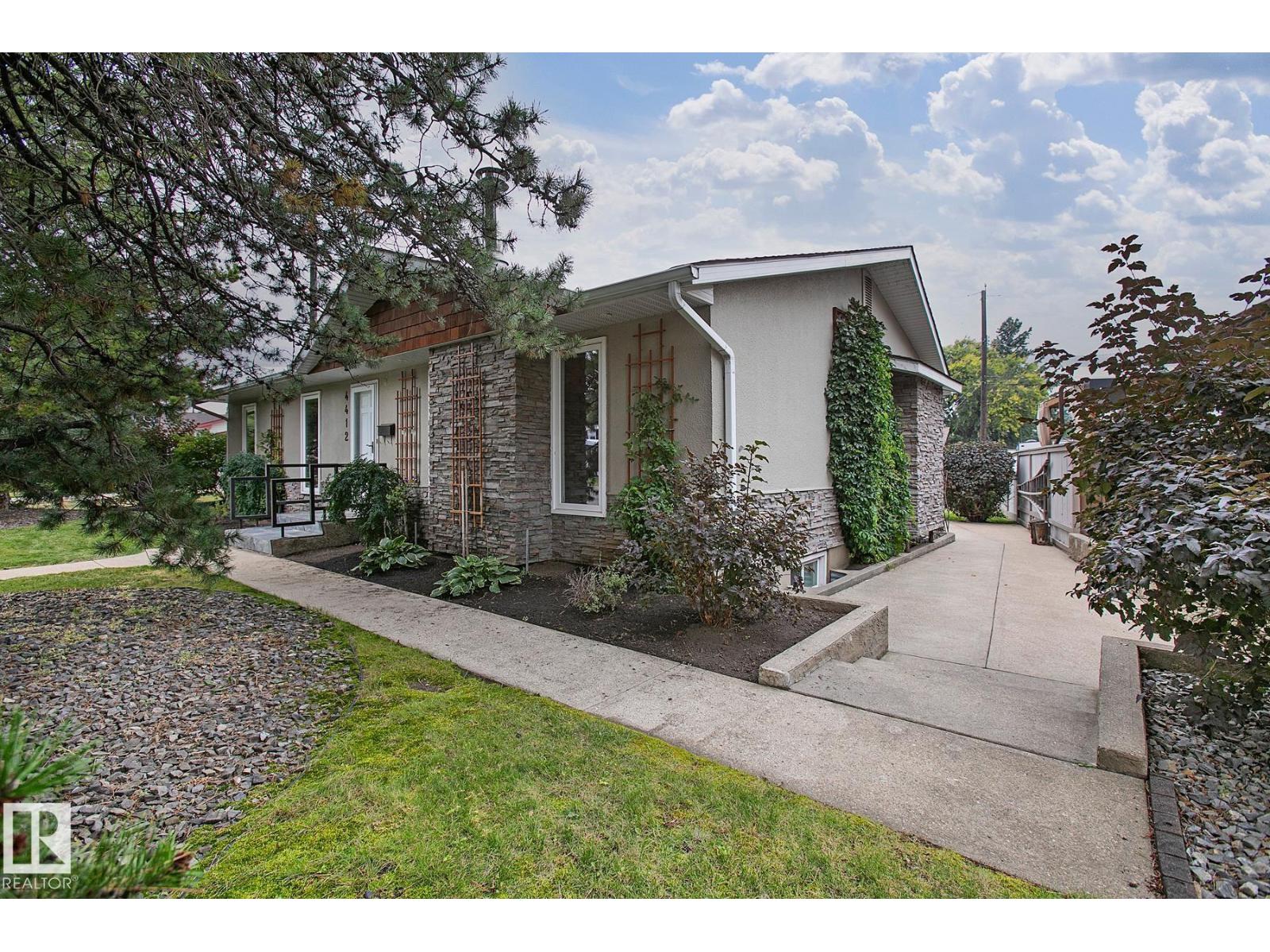Photo 2 of 4412 107 Av Nw, Edmonton AB