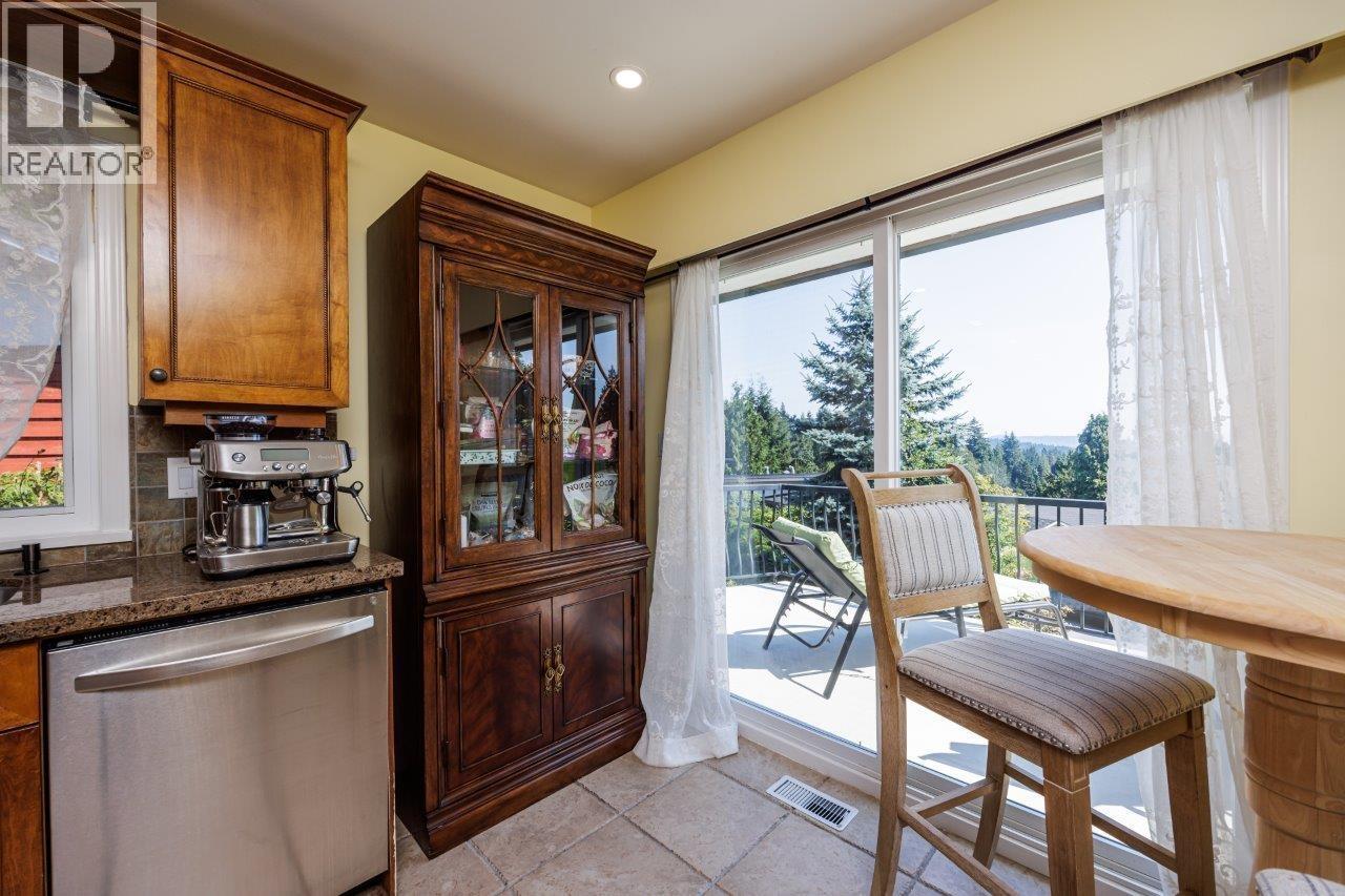 Photo 14 of 4577 Meadowbank Close, North Vancouver BC