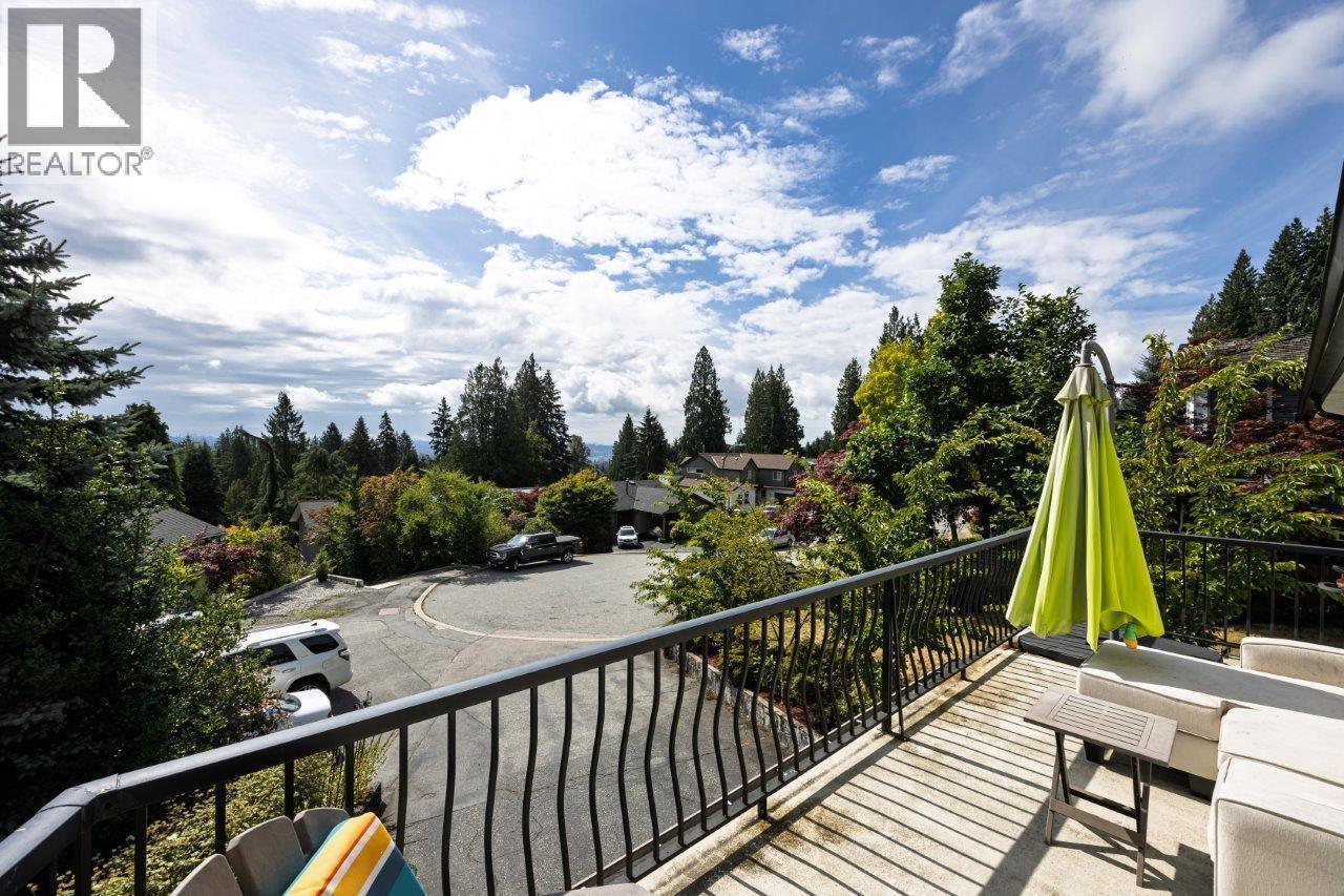 Photo 3 of 4577 Meadowbank Close, North Vancouver BC