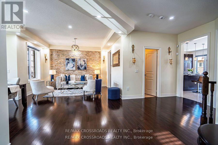 Photo 7 of 119 Russell Creek Drive, Brampton ON