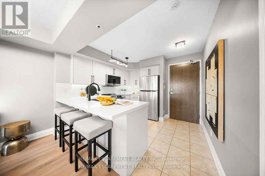 Photo 12 of 416 3070 Rotary Way, Burlington ON