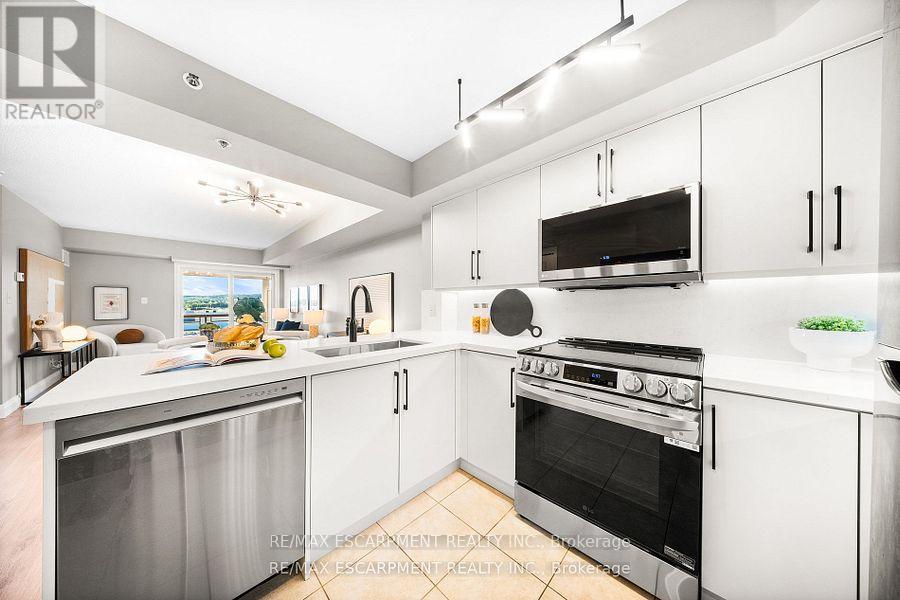 Photo 14 of 416 3070 Rotary Way, Burlington ON