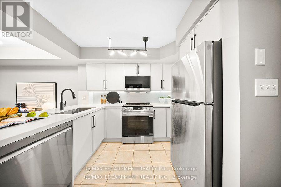 Photo 15 of 416 3070 Rotary Way, Burlington ON
